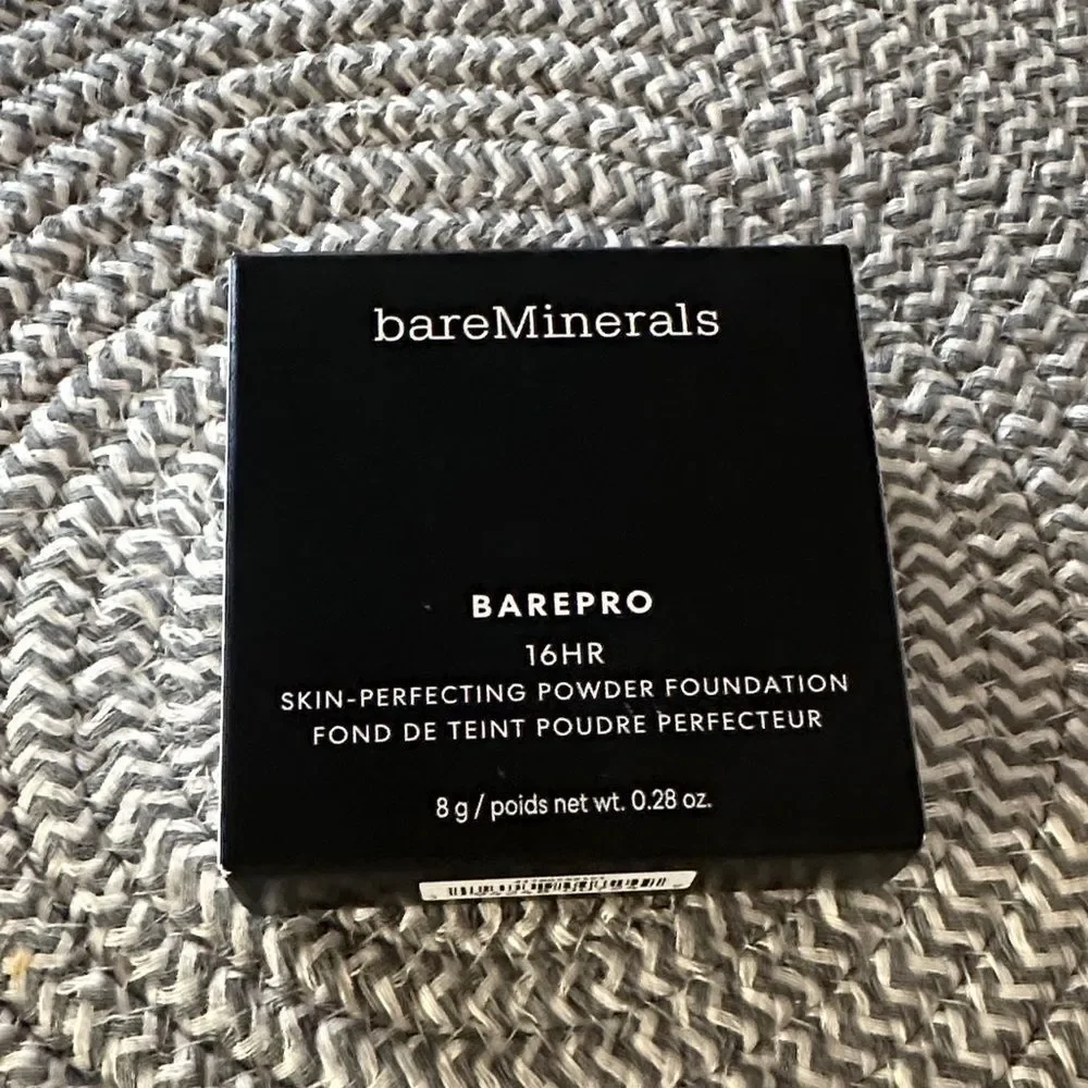 bareMinerals BAREPRO 16HR Powder Foundation in Deep 55 Neutral shade